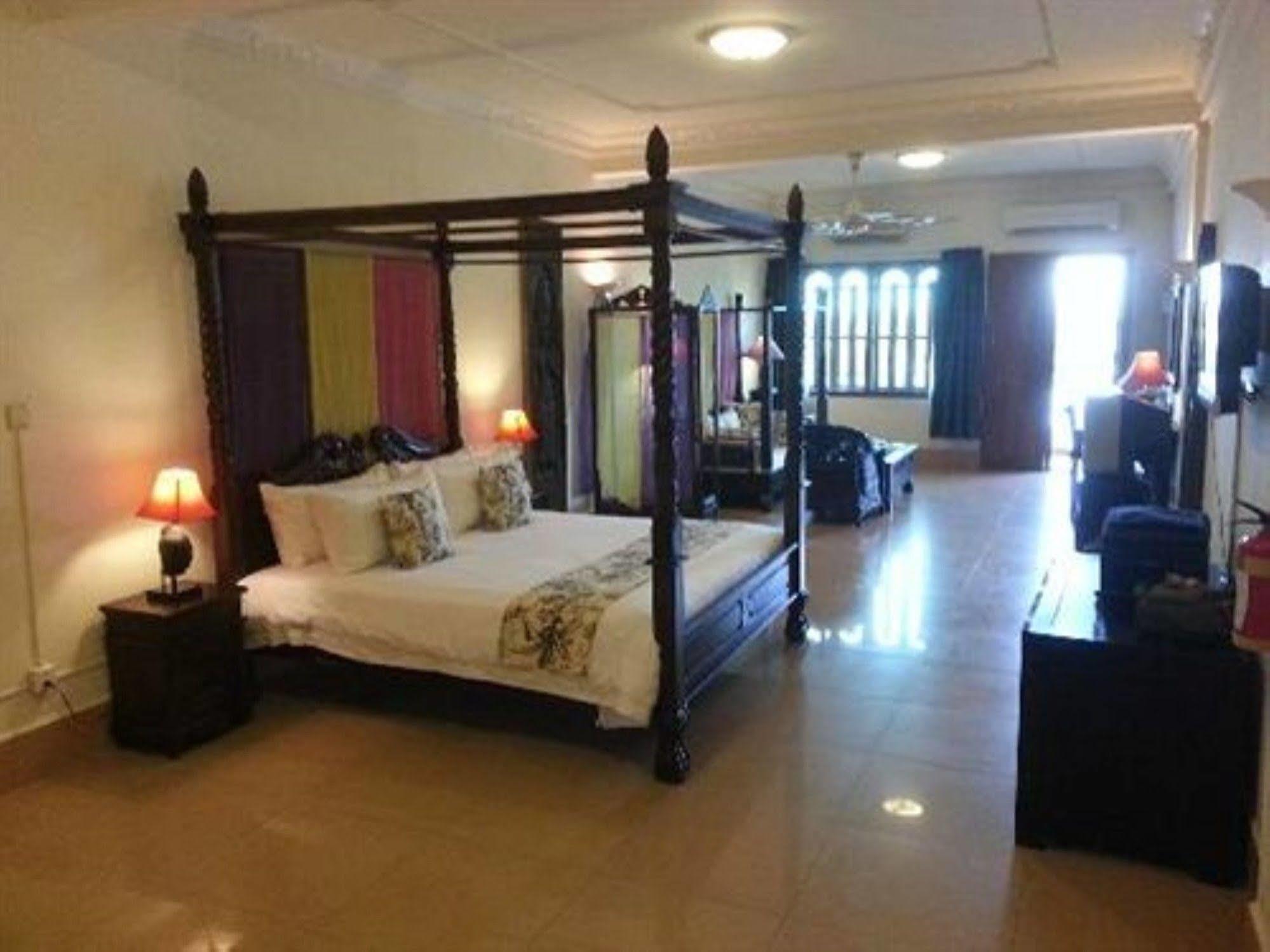 Bougainvillier Hotel プノンペン エクステリア 写真